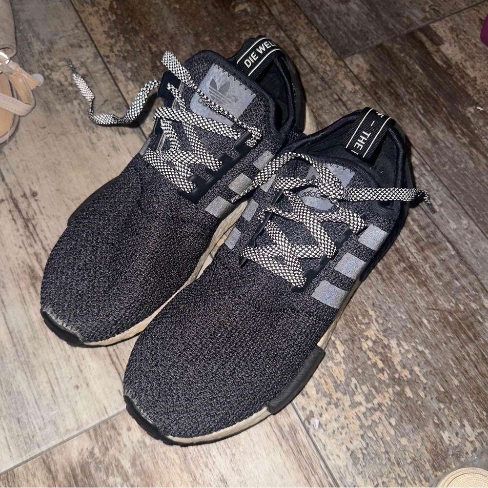 Adidas NMDS Men’s 7/Womens 8.5
